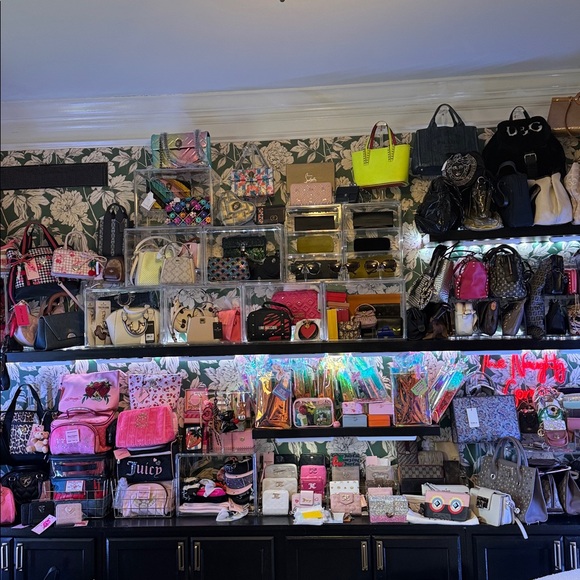 Handbags - 🌟I’M LIVE!!! 🌟